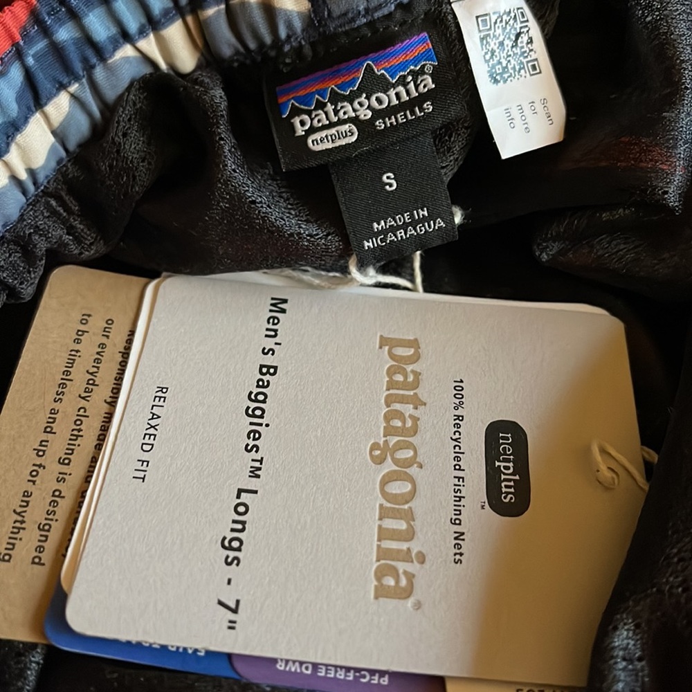 NWT Patagonia Baggies Longs 7” Shorts in Coast Highway Multi: Sumac Red - Picture 3 of 6